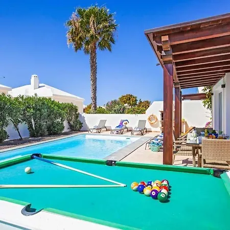 Playa Blanca Sleeps 8 Pool Air Con Wifi 빌라 *