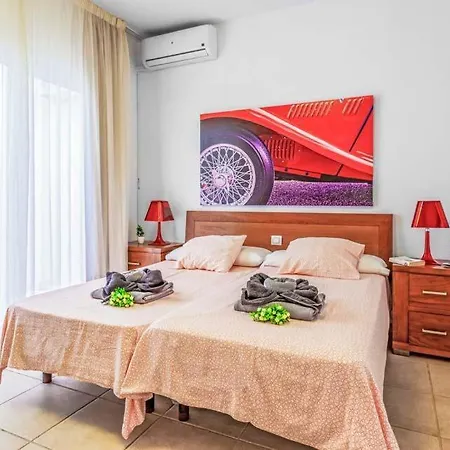 Playa Blanca Sleeps 8 Pool Air Con Wifi Villa