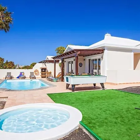 Playa Blanca Sleeps 8 Pool Air Con Wifi *