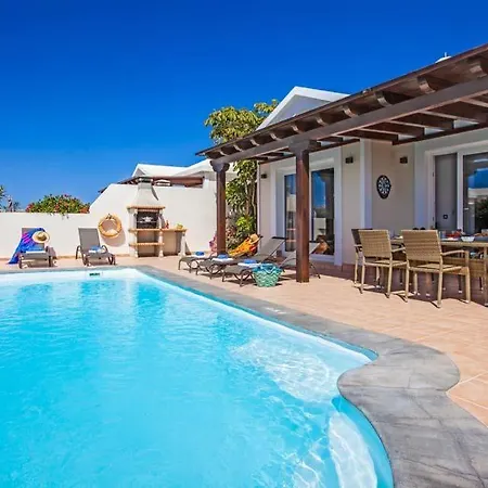 Playa Blanca Sleeps 8 Pool Air Con Wifi * Playa Blanca